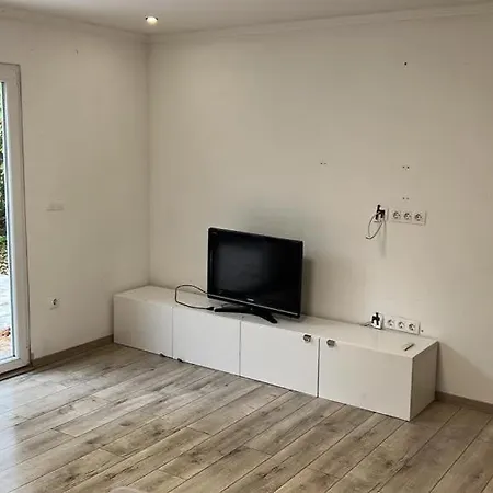 Pieceful 2 Bedroom+living House On Forintos Str 1.4 Apartment