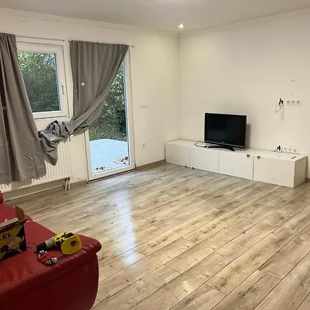 Pieceful 2 Bedroom+living House On Forintos Str 1.4 Apartment *