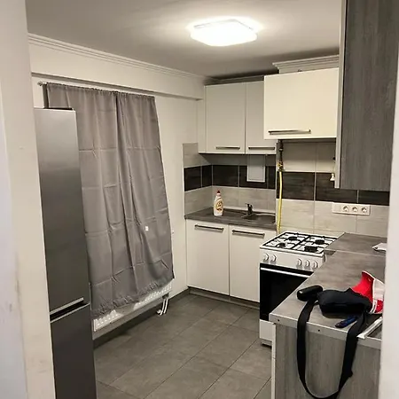 Pieceful 2 Bedroom+living House On Forintos Str 1.4 *
