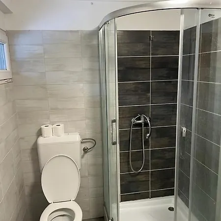 Pieceful 2 Bedroom+living House On Forintos Str 1.4